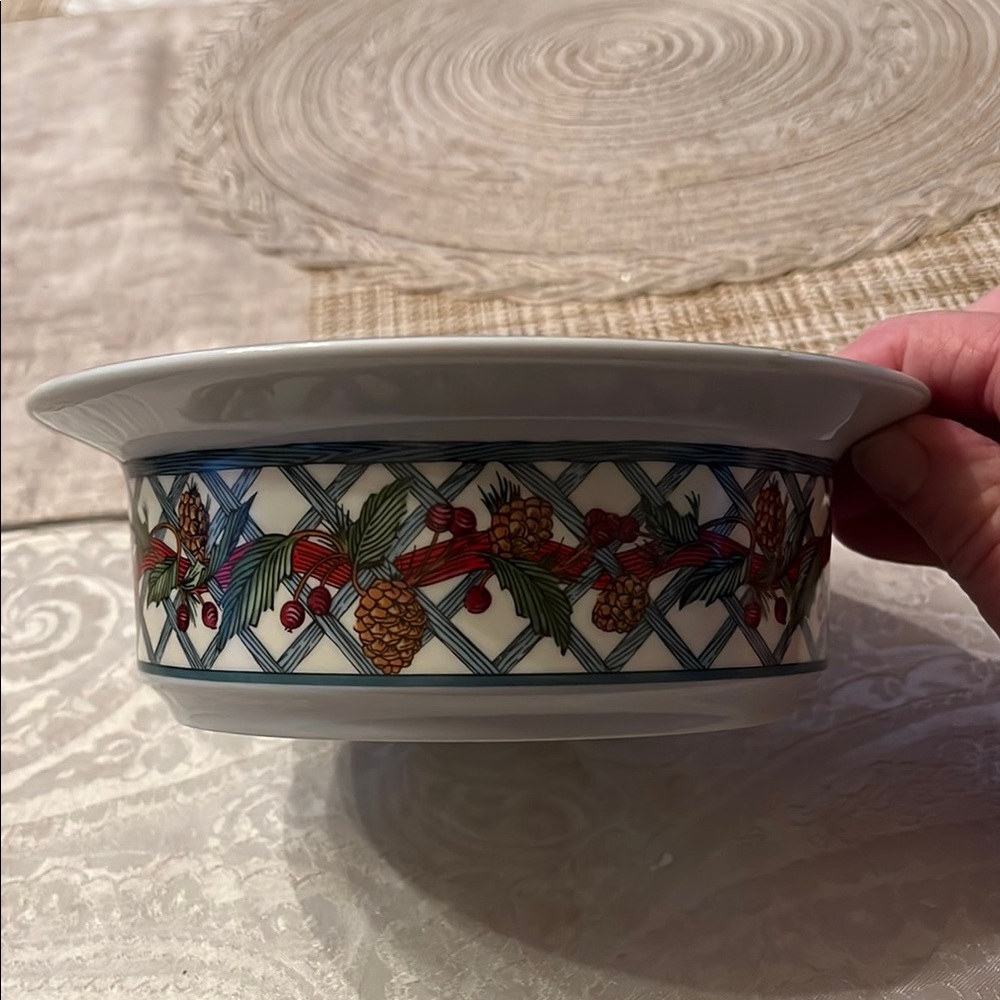 Dansk Nordic Garden Floral Lattice Weave Porcelain Festive Pinecone Ceramic Bowl